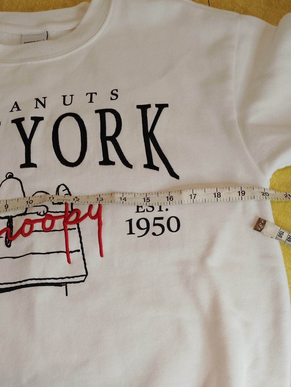 Peanuts Snoopy New York White Sweat Shirt Size M - Picture 10 of 11